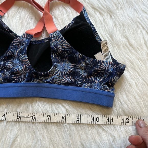 Victoria’s Secret Fireworks Sports Bra size 32A - Picture 4 of 4